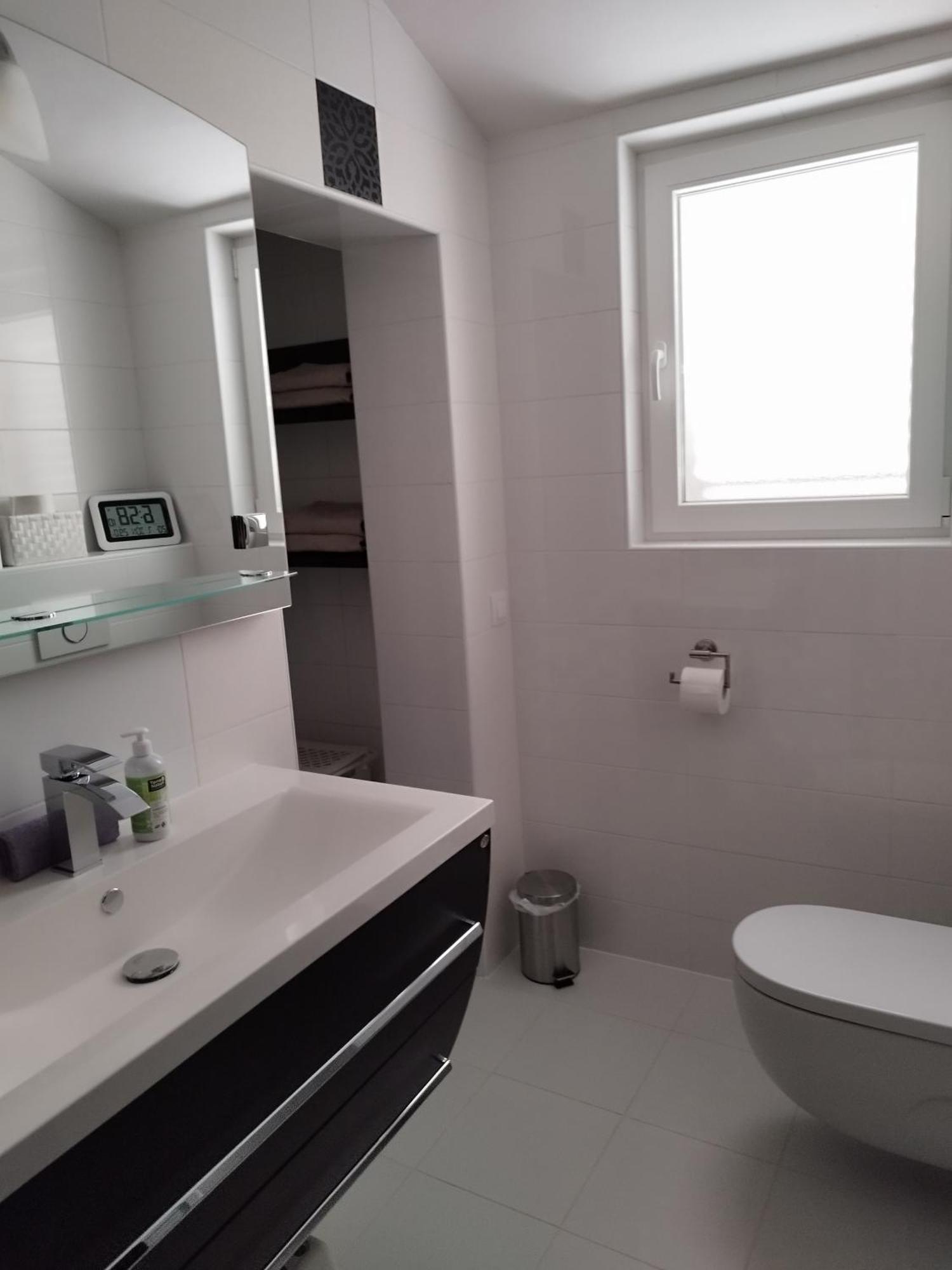 Ferienwohnung Am Sandstrand Omiš Exterior foto